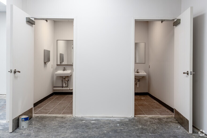 More Photos Of 1701 Rollins Way, Columbus Freestanding For Sale