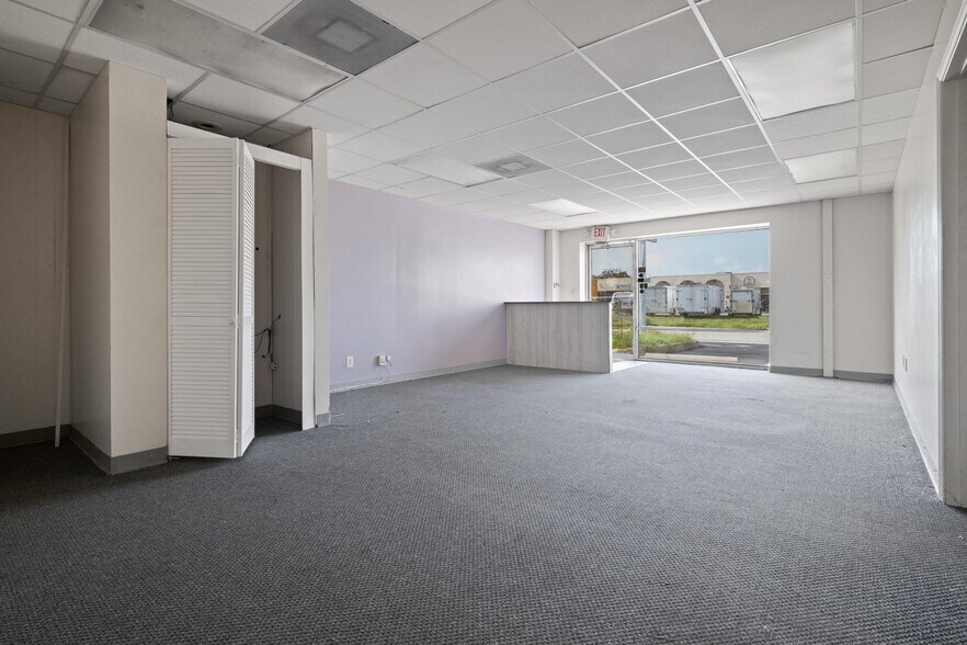 More Photos Of 2064 Range Rd, Clearwater Warehouse For Lease