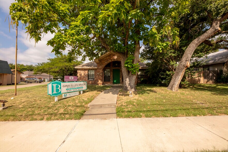 Primary Photo Of 1005 N Elm St, Denton Office For Lease