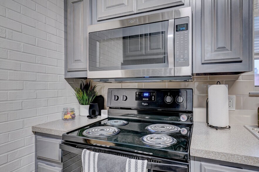 More Photos Of 1207 W Gore Blvd, Lawton Apartments For Sale