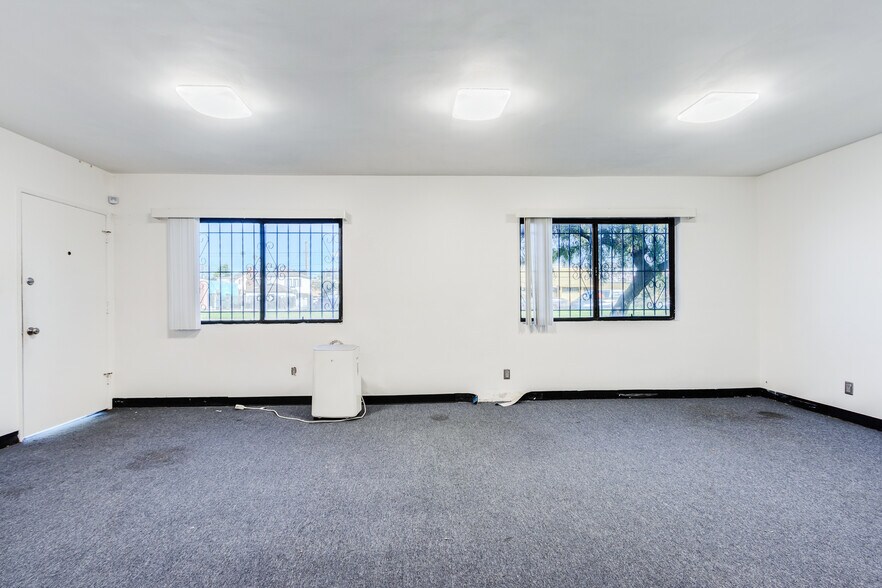 More Photos Of 8642 Venice Blvd, Los Angeles Office Residential For Sale