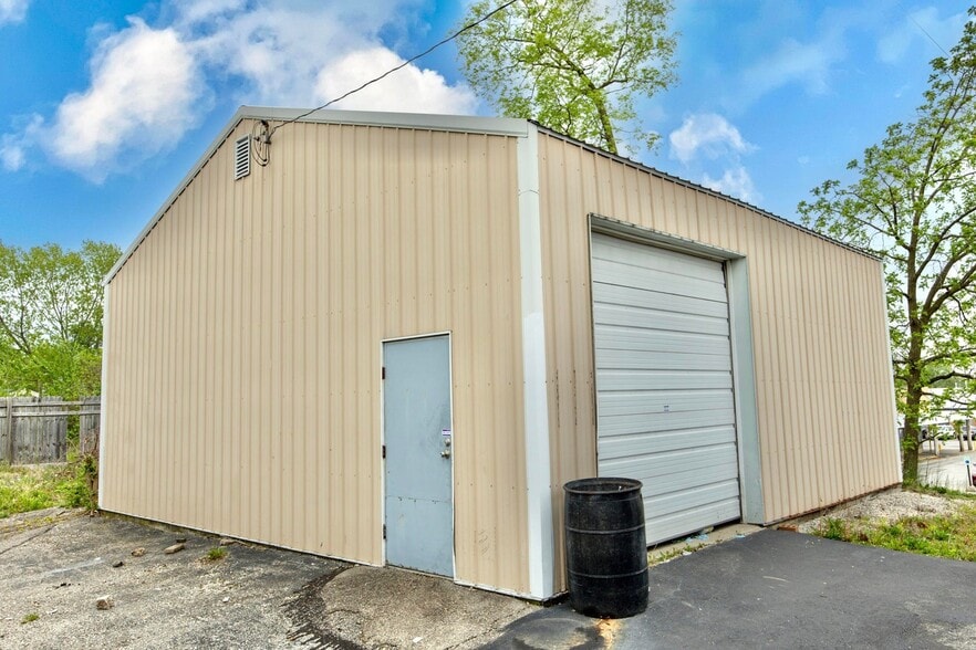 More Photos Of 1030 Wapakoneta Ave, Sidney Freestanding For Sale