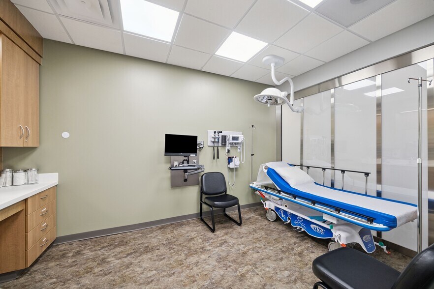 More Photos Of 2455 Highway 6, Sugar Land Freestanding For Lease