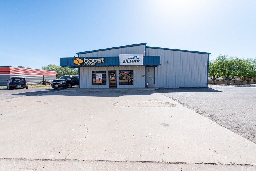 More Photos Of 1211 Lamar St, Sweetwater Flex For Sale