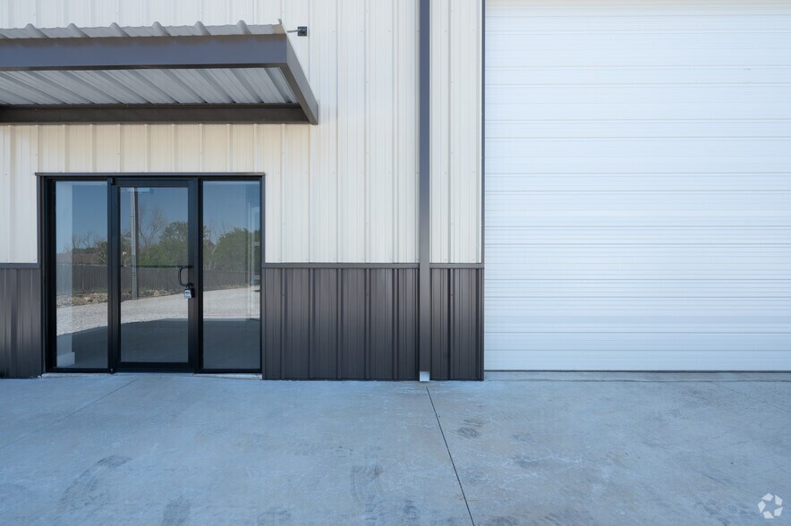 More Photos Of 2346 Seaborn Rd, Ponder Unknown For Lease