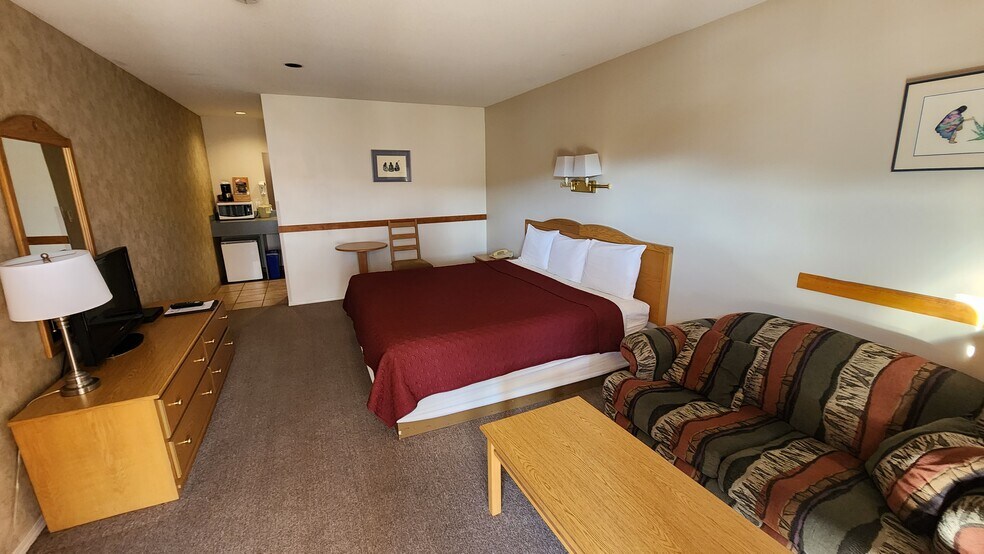 More Photos Of 1414 Cariboo Hwy, Clinton Hotel For Sale