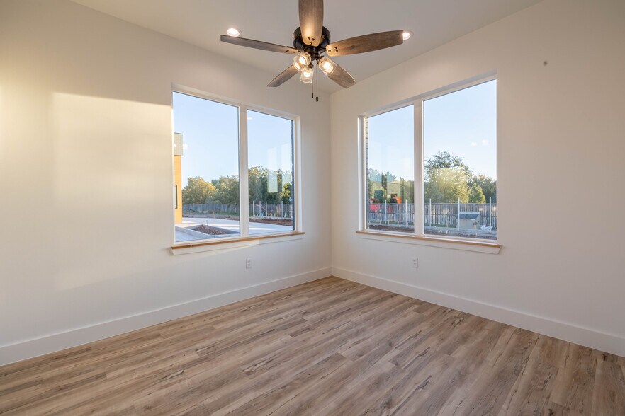 More Photos Of 8343 Upland Ave, Lubbock Office For Sale