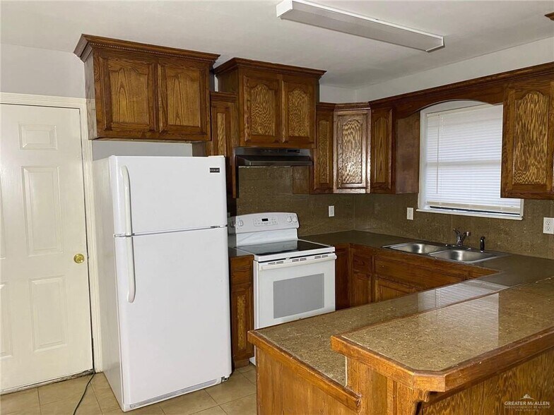 More Photos Of 3008 E Diamondhead Ave, Alton Apartments For Sale