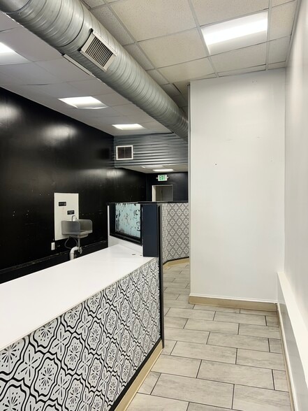 More Photos Of 839 W 36th St, Baltimore Restaurant For Lease