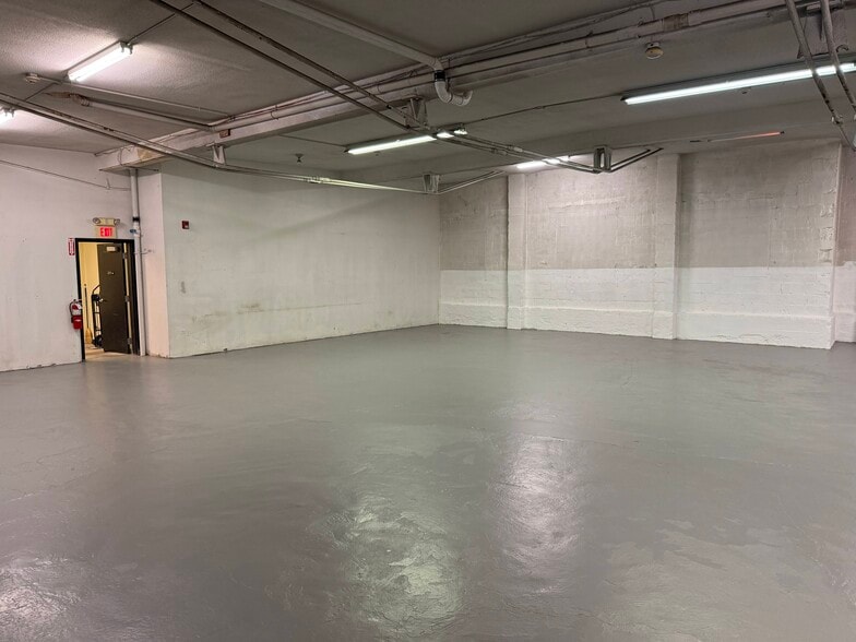 More Photos Of 838 Moody St, Waltham Warehouse For Lease