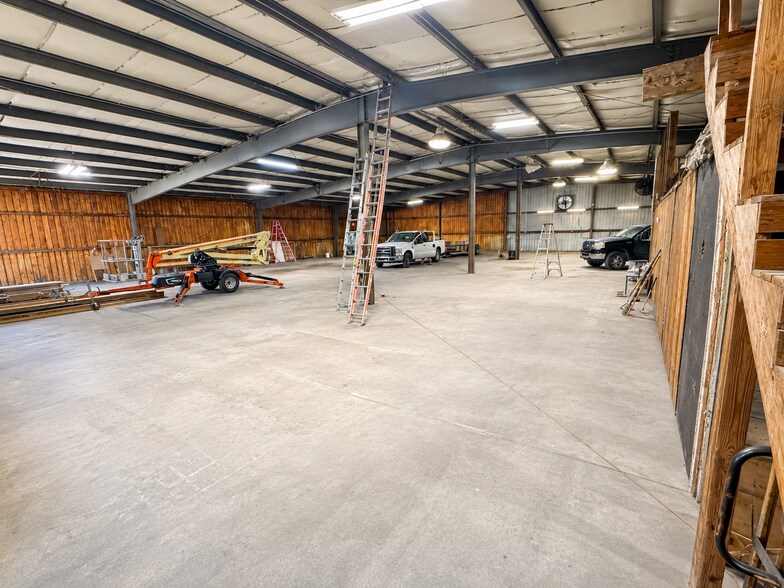 More Photos Of 1953 Mobile Rd, Montgomery Warehouse For Sale