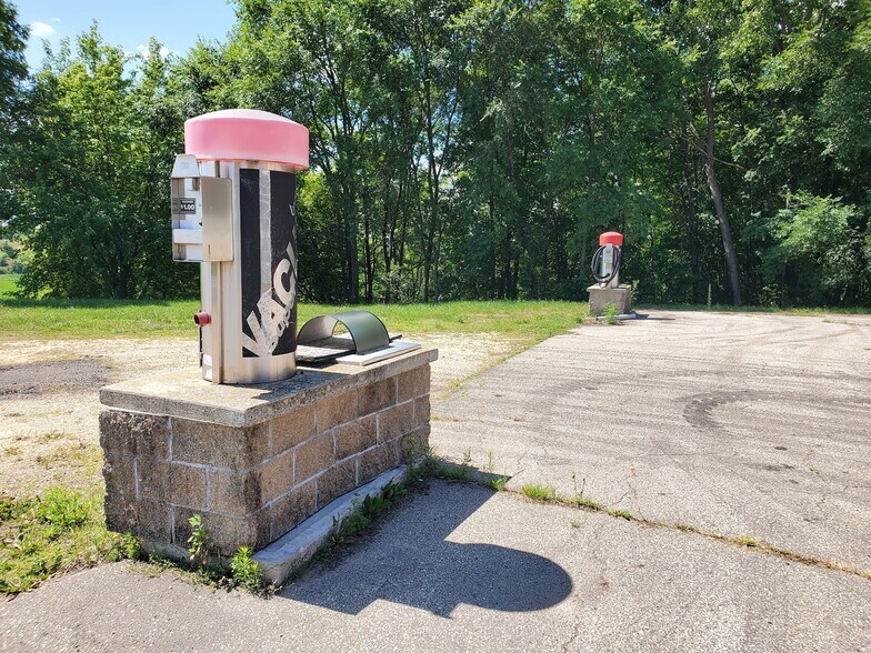 More Photos Of 243 Spring St, Highland Carwash For Lease