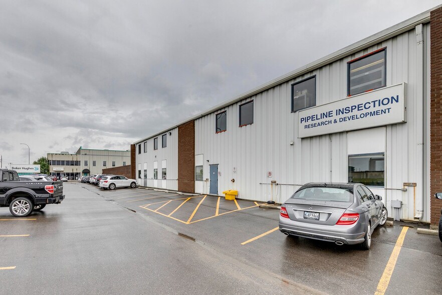 More Photos Of 4839 90th Ave SE, Calgary Warehouse For Lease