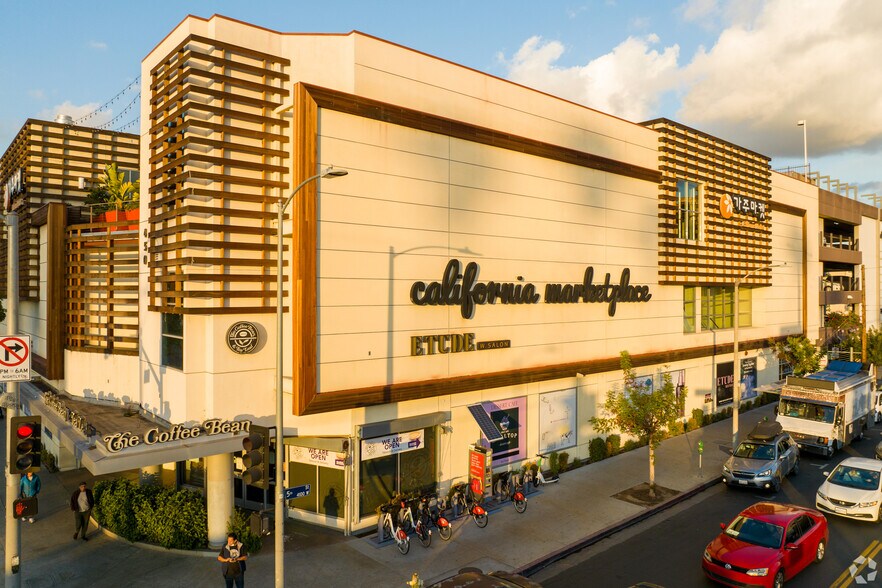 More Photos Of 450 S Western Ave, Los Angeles Freestanding For Lease