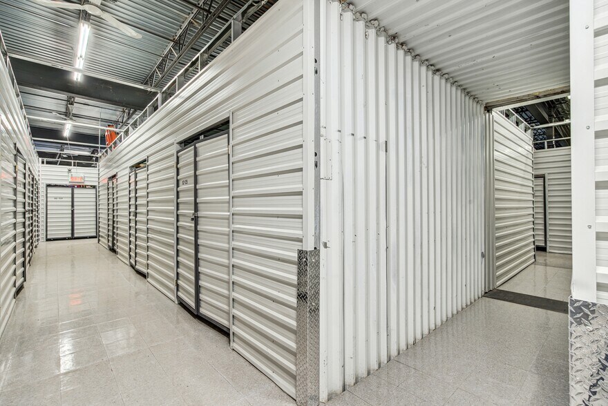 More Photos Of 1550-1560 Rue Michelin, Laval Self Storage For Sale