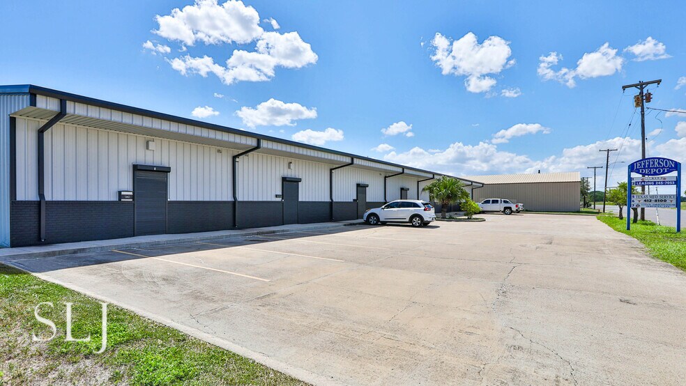 More Photos Of 211 W Jefferson St, Harlingen Warehouse For Sale
