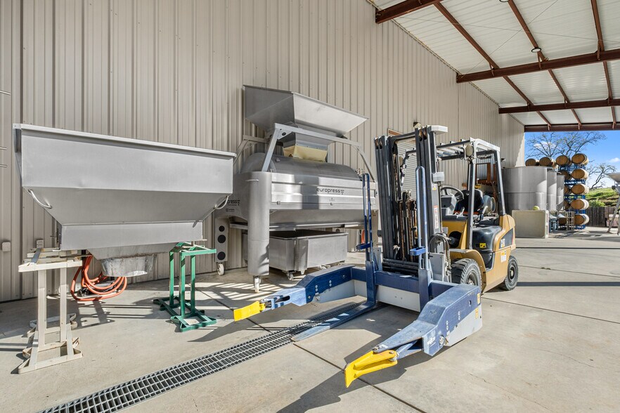 More Photos Of 6781 Tower, Somerset Winery Vineyard For Sale