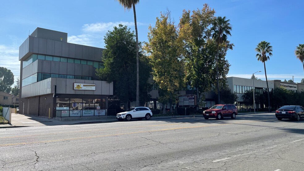 More Photos Of 22122-22126 Sherman Way, Canoga Park Office For Lease