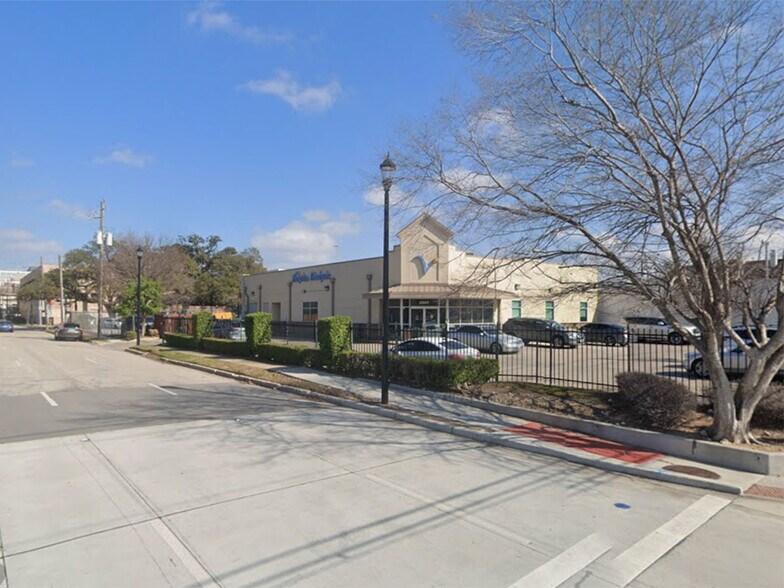 Primary Photo Of 2207 Crawford St, Houston Medical For Lease
