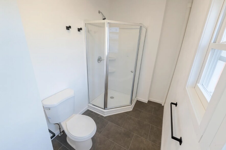 More Photos Of 33 Pine St, Binghamton Storefront Retail Residential For Sale