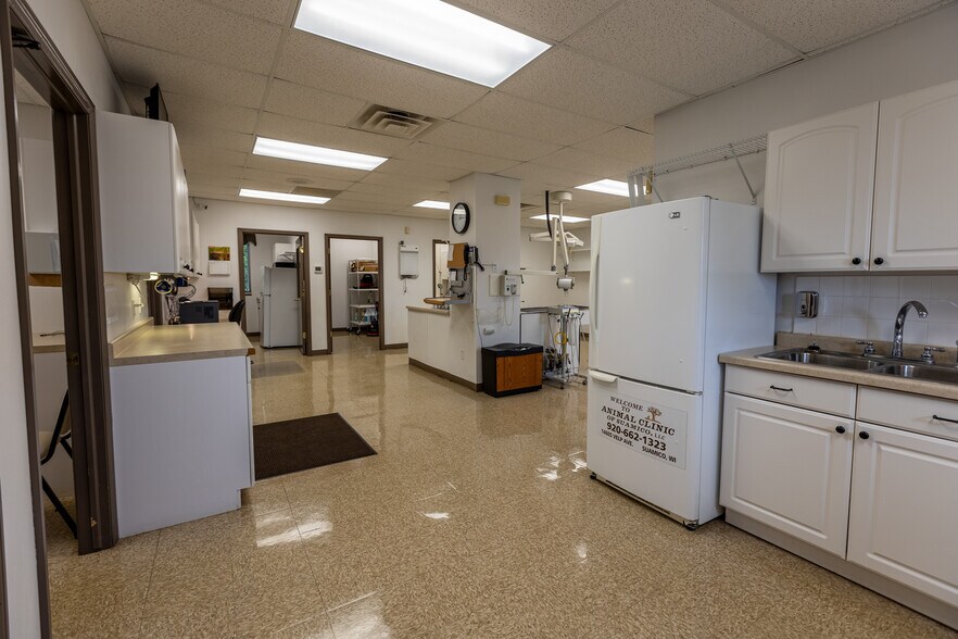 More Photos Of 14605 Velp Ave, Suamico Veterinarian Kennel For Lease
