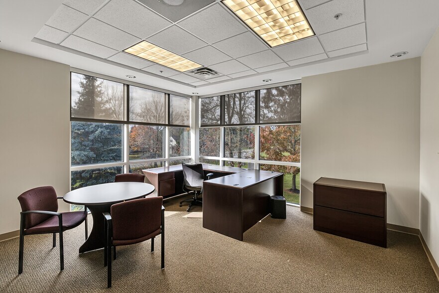 More Photos Of 23 Cobham Dr, Orchard Park Office For Lease