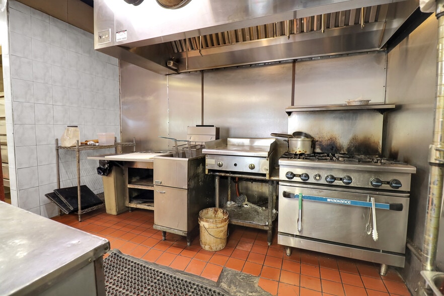 More Photos Of 600 Adams Ave, Elizabeth Restaurant For Sale