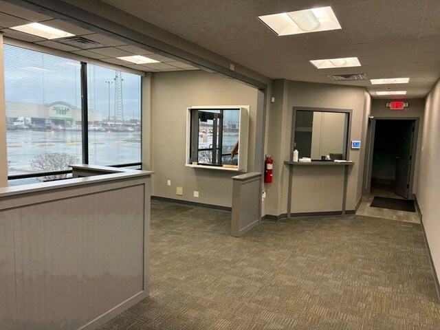 More Photos Of 311 N Kinzie Ave, Bradley Office For Lease