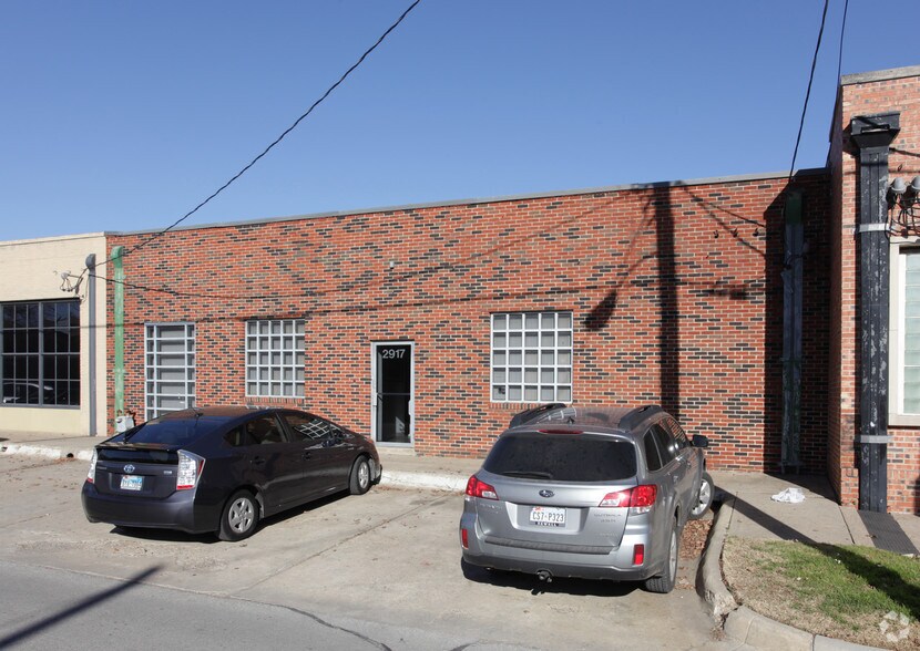 More Photos Of 2917 Canton St, Dallas Flex For Lease