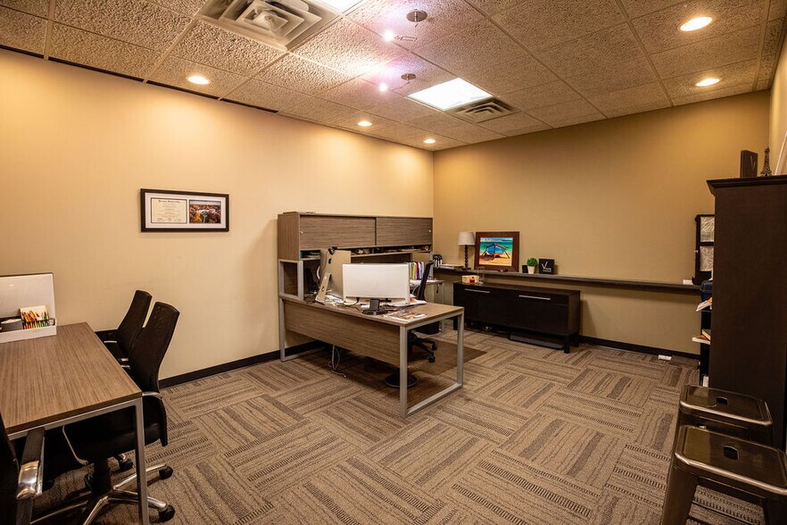 More Photos Of 410 Bradford St, Gainesville Office For Sale