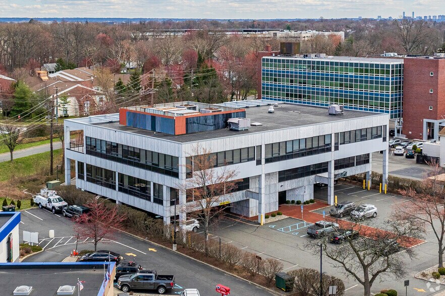 More Photos Of 370 W Passaic St, Rochelle Park Office For Sale