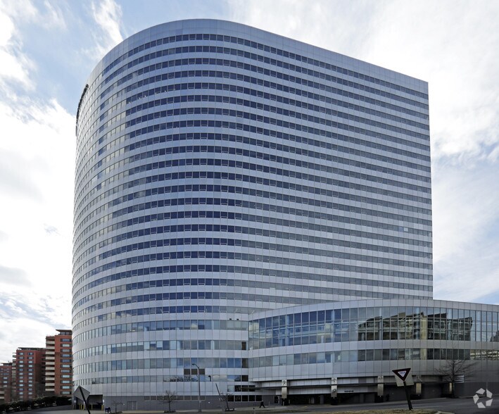 More Photos Of 1100 Wilson Blvd, Arlington Unknown For Lease