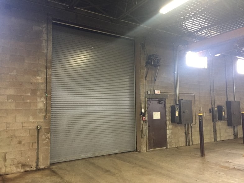More Photos Of 11133 W Rogers St, Milwaukee Manufacturing For Lease