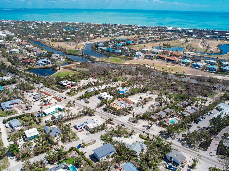 More Photos Of 905 Fitzhugh St, Sanibel Freestanding For Sale