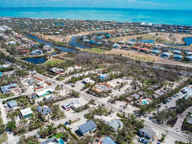 More Photos Of 905 Fitzhugh St, Sanibel Freestanding For Sale