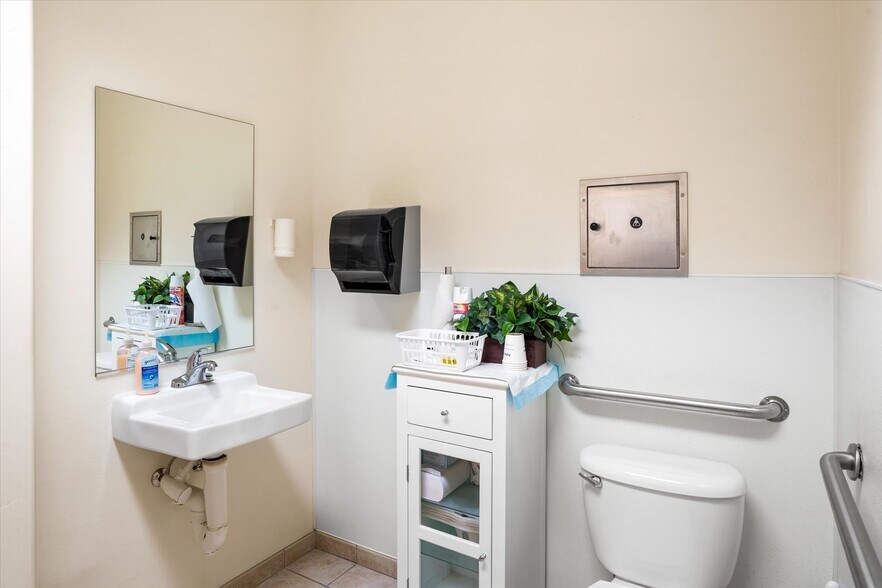 More Photos Of 120 Northview Rd, Sedona Skilled Nursing Facility For Lease
