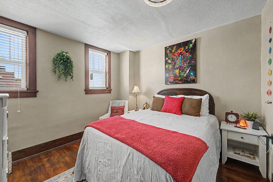 More Photos Of 806 12th St, Belle Plaine Storefront Retail Residential For Sale