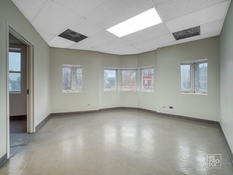 More Photos Of 1870 S Blue Island Ave, Chicago Office For Sale