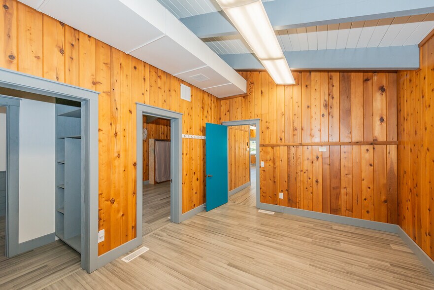 More Photos Of 30890 CA-3, Weaverville Office For Sale