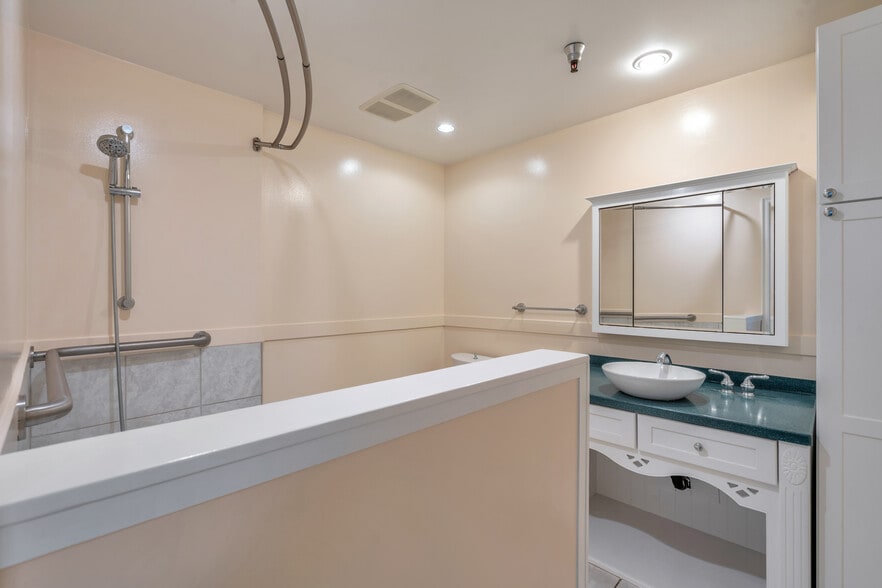 More Photos Of 74 Digital Dr, Novato Warehouse For Sale