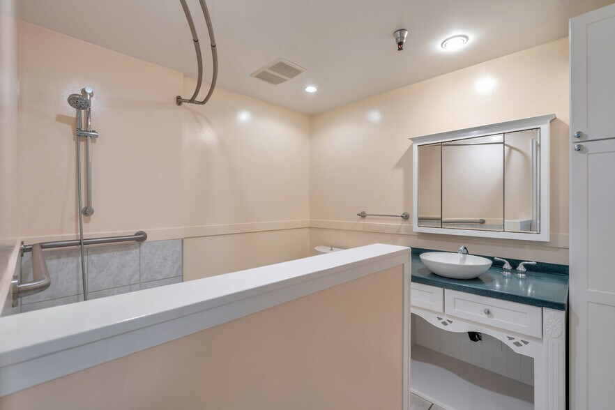 More Photos Of 74 Digital Dr, Novato Warehouse For Sale