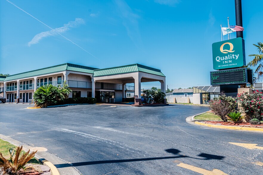 More Photos Of 115 Chapman Rd, Byron Hotel For Sale