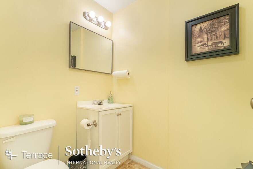 More Photos Of 11247 Queens Blvd, Forest Hills Storefront For Sale