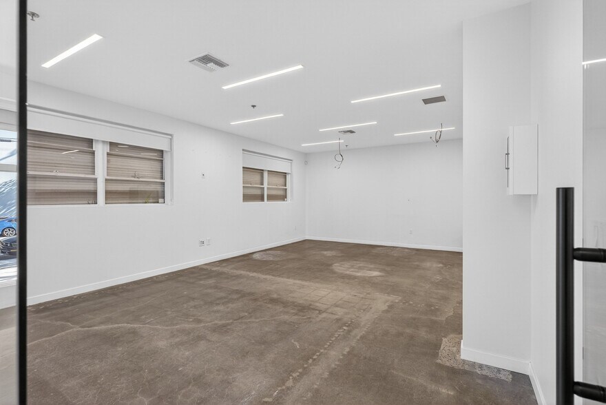More Photos Of 1322-1326 Obispo Ave, Long Beach Warehouse For Lease