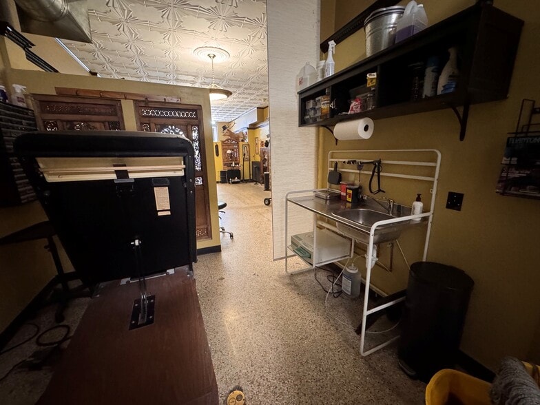 More Photos Of 218-224 State St, Madison Storefront Retail Office For Lease