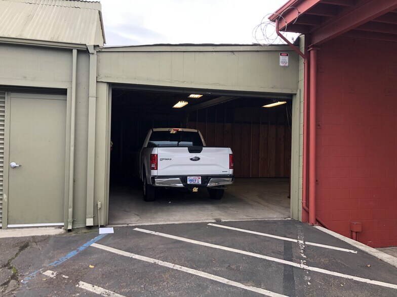 More Photos Of 2111 Livingston St, Oakland Office For Lease