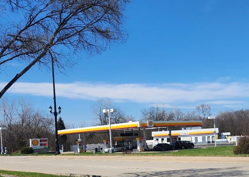 More Photos Of 500 E Lake St, Addison Service Station For Sale
