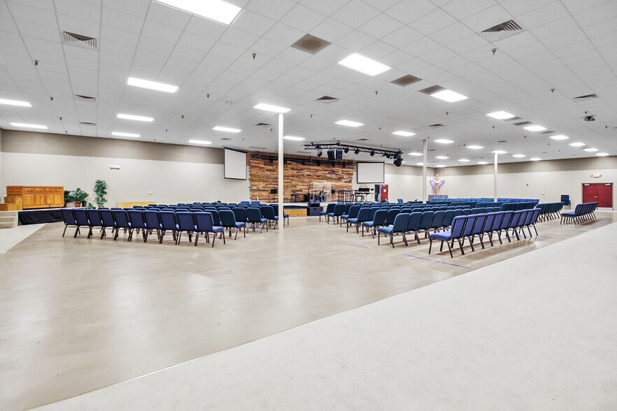 More Photos Of 300-314 E Main St, Parsons Freestanding For Sale