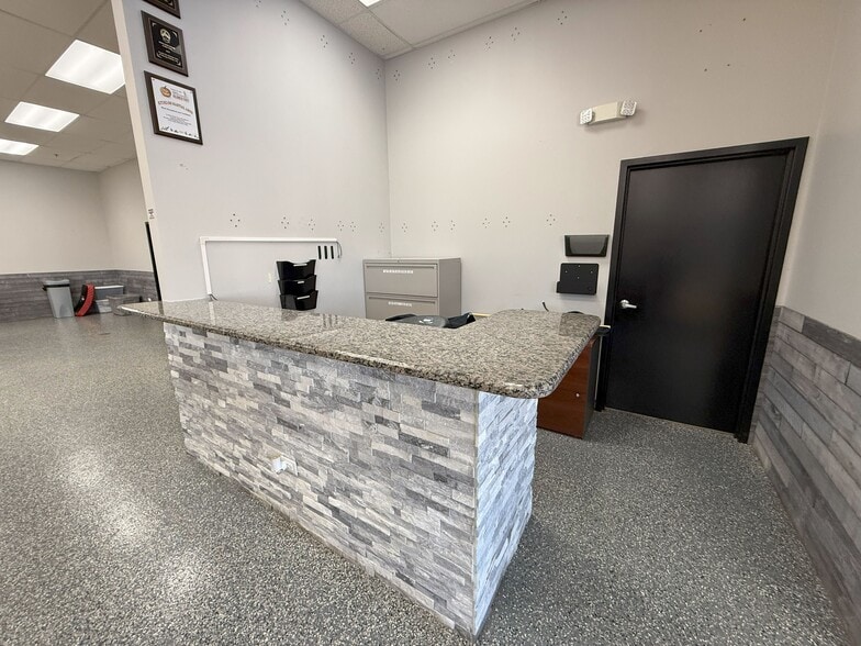 More Photos Of 1023-1049 Main St, Dundee Unknown For Lease