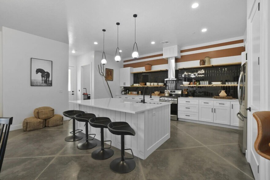 More Photos Of 4346 W Canterbury Rd, Hurricane Multifamily For Sale